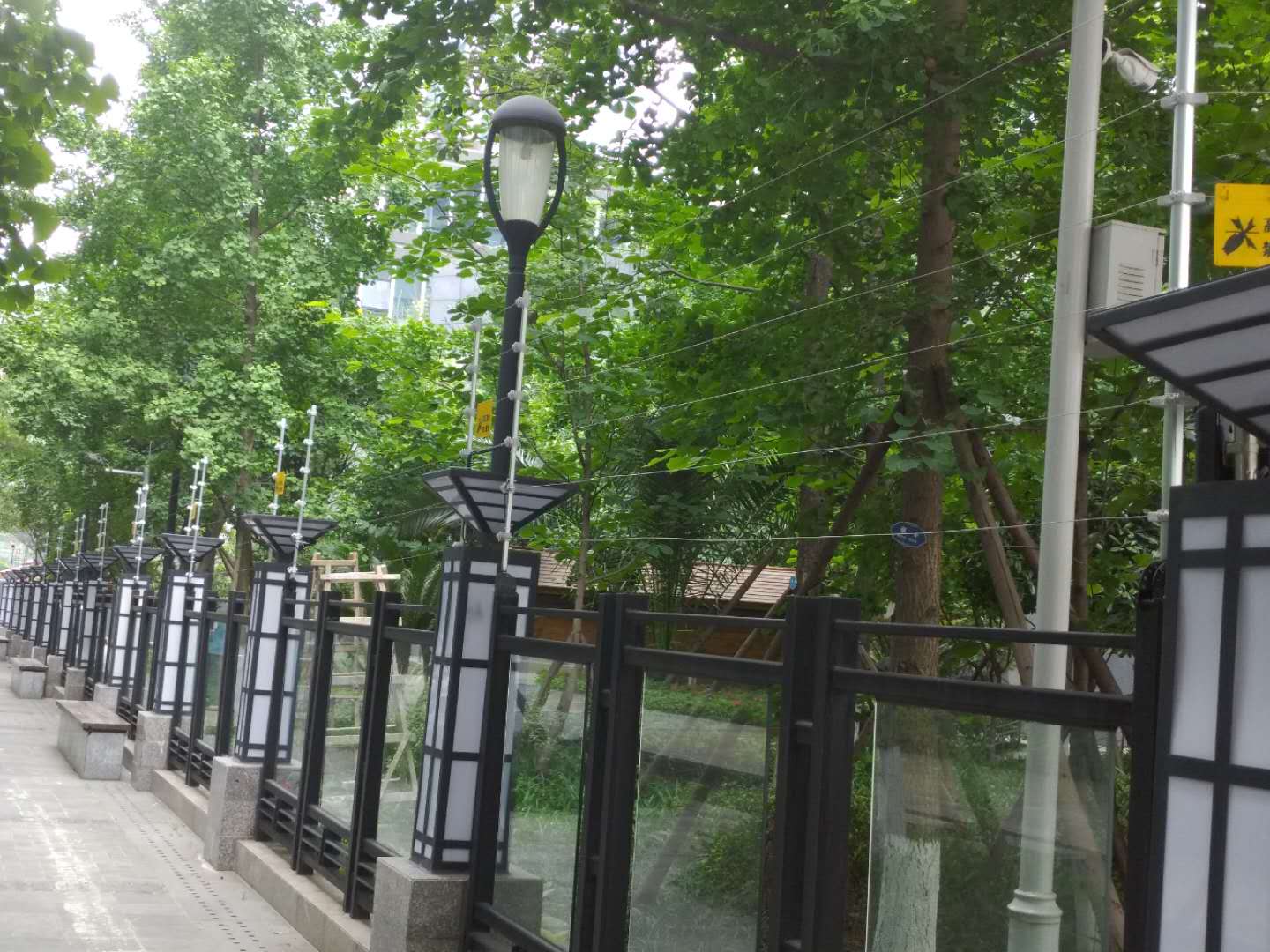四川富潤企業(yè)重組投資富潤國際廣場電子圍欄系統(tǒng)案例