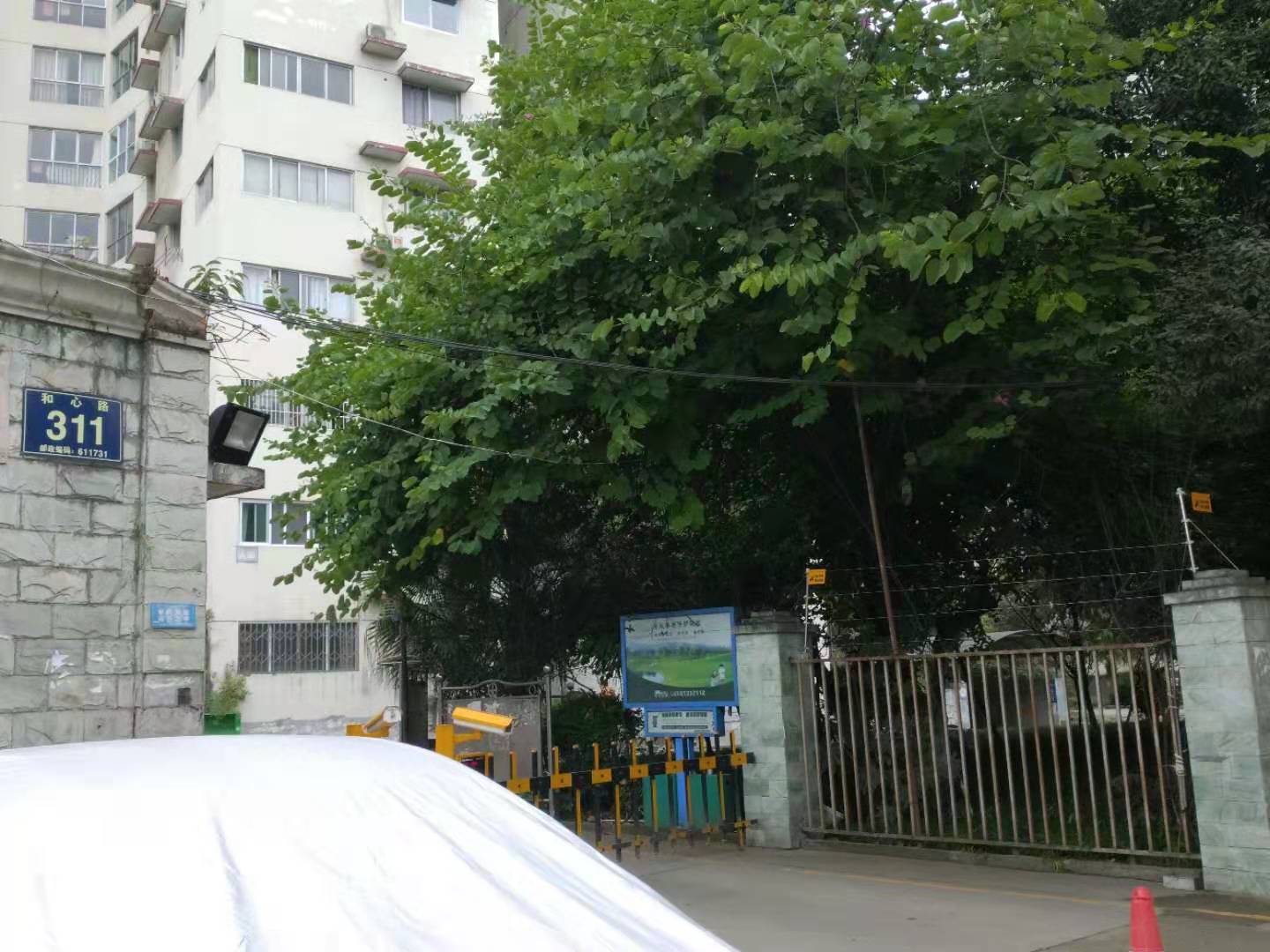 成都實驗外國語學校教師公寓電子圍欄系統案例